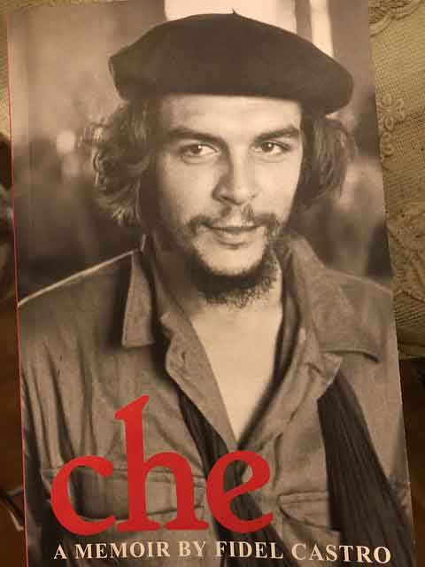 A book cover showing Che Guevara.