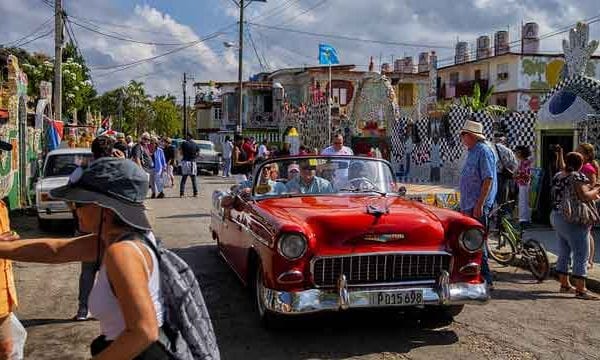 A photograph of Fusterlandia in Cuba. Clear Landing.