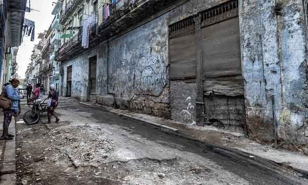 Havana-Cuba---Old-Havana-Street